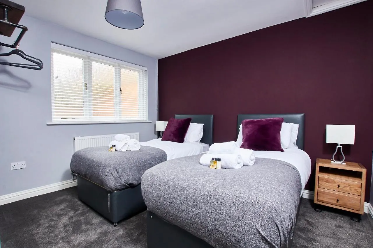 Delven House, Apartment 1 - Self Check-In, Self-Catering Serviced Apartment For East Midlands Airport Castle Donington