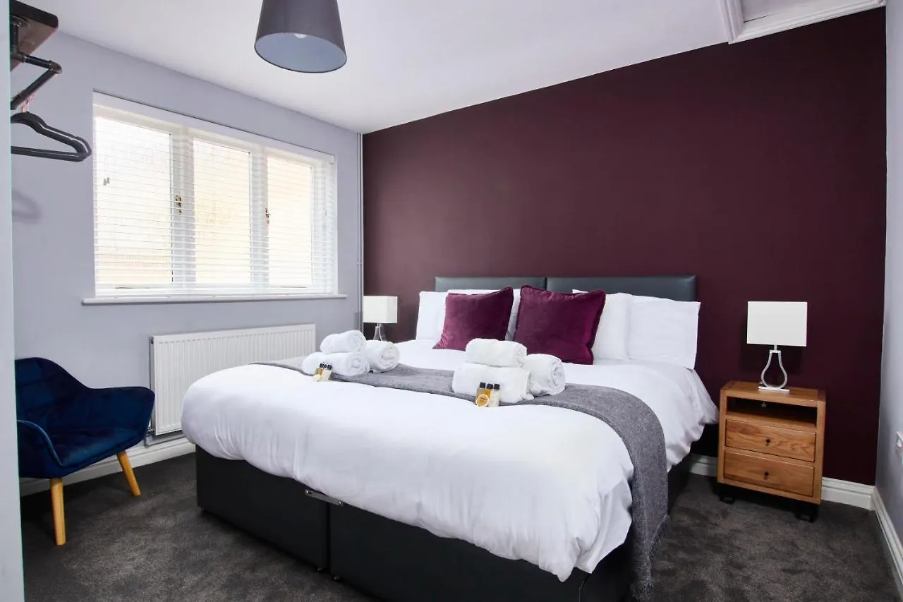 Delven House, Apartment 1 - Self Check-In, Self-Catering Serviced Apartment For East Midlands Airport Castle Donington